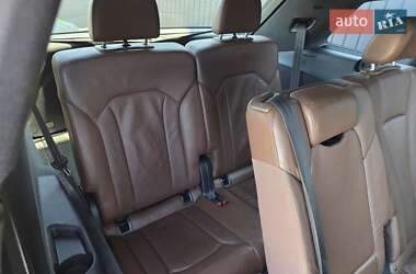 Позашляховик / Кросовер Audi Q7 2015 в 