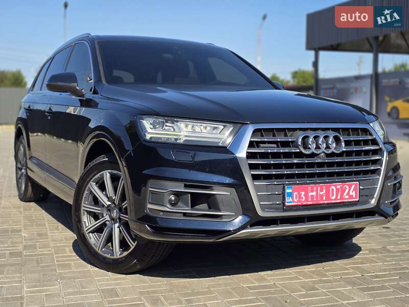 Позашляховик / Кросовер Audi Q7 2015 в 
