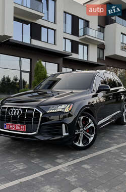 Позашляховик / Кросовер Audi Q7 2020 в 