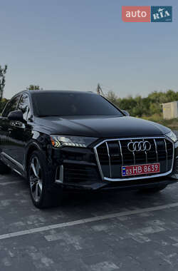 Позашляховик / Кросовер Audi Q7 2020 в 