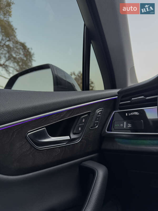 Позашляховик / Кросовер Audi Q7 2020 в Ужгороді