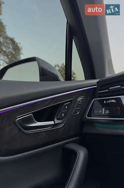 Позашляховик / Кросовер Audi Q7 2020 в 