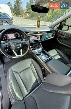 Позашляховик / Кросовер Audi Q7 2020 в 
