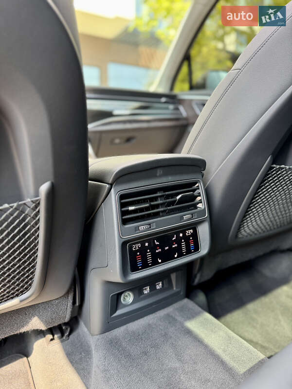 Позашляховик / Кросовер Audi Q7 2020 в Ужгороді