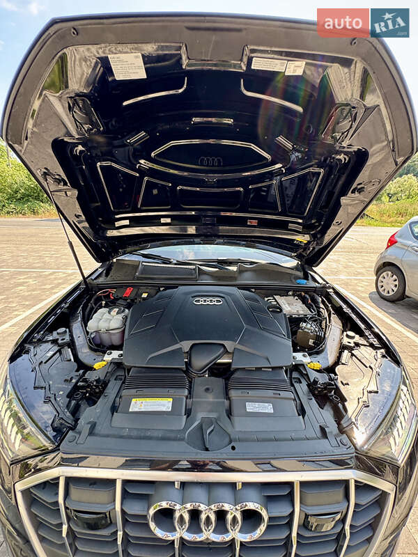 Позашляховик / Кросовер Audi Q7 2020 в Ужгороді