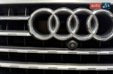 Позашляховик / Кросовер Audi Q7 2018 в 