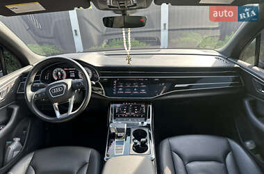 Позашляховик / Кросовер Audi Q7 2021 в 