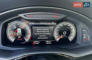 Позашляховик / Кросовер Audi Q7 2021 в 