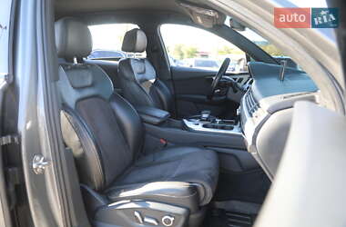 Позашляховик / Кросовер Audi Q7 2016 в 