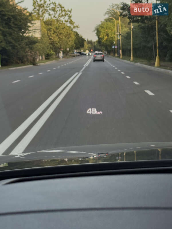 Позашляховик / Кросовер Audi Q7 2020 в Ужгороді