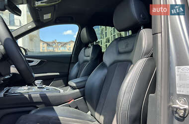 Внедорожник / Кроссовер Audi Q7 2017 в 