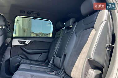Внедорожник / Кроссовер Audi Q7 2017 в 