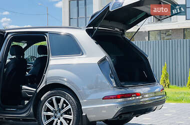 Внедорожник / Кроссовер Audi Q7 2017 в 