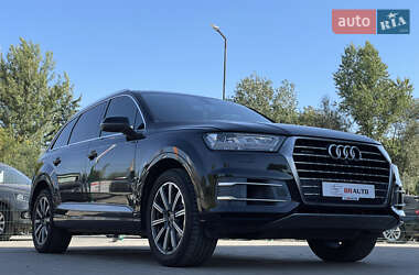 Внедорожник / Кроссовер Audi Q7 2015 в 