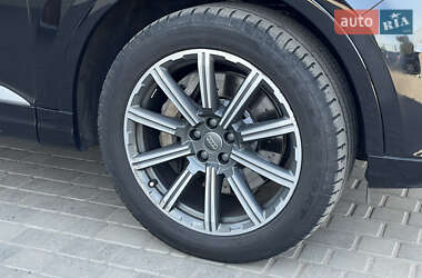 Внедорожник / Кроссовер Audi Q7 2015 в 