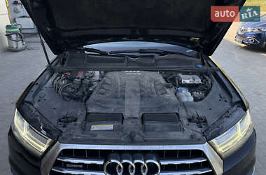 Внедорожник / Кроссовер Audi Q7 2015 в 