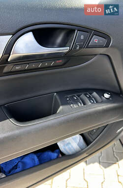 Позашляховик / Кросовер Audi Q7 2011 в 