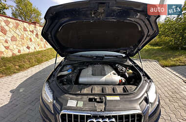 Позашляховик / Кросовер Audi Q7 2011 в 