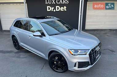 Позашляховик / Кросовер Audi Q7 2019 в 