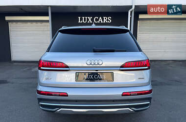 Позашляховик / Кросовер Audi Q7 2019 в 