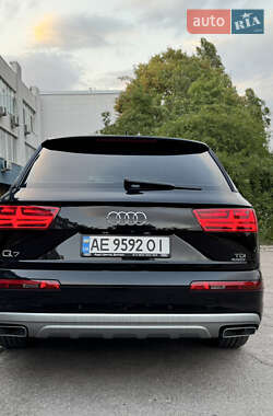 Внедорожник / Кроссовер Audi Q7 2015 в 