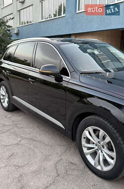 Внедорожник / Кроссовер Audi Q7 2015 в 
