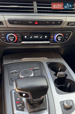 Внедорожник / Кроссовер Audi Q7 2015 в 