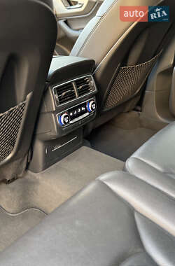 Внедорожник / Кроссовер Audi Q7 2015 в 