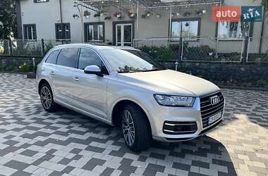 Позашляховик / Кросовер Audi Q7 2017 в 