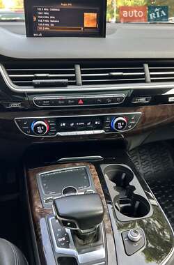 Позашляховик / Кросовер Audi Q7 2017 в 