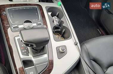 Позашляховик / Кросовер Audi Q7 2018 в 