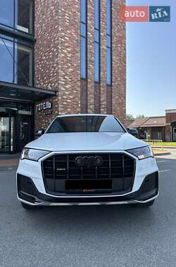 Позашляховик / Кросовер Audi Q7 2022 в 