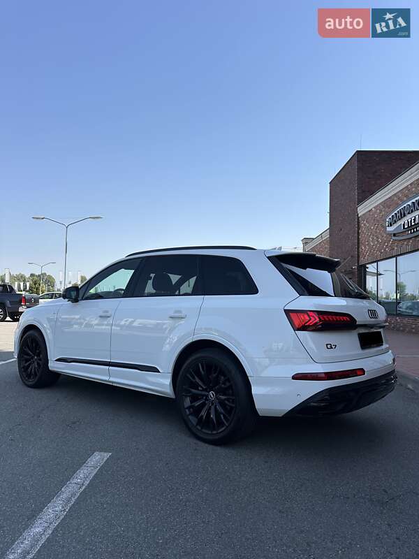 Позашляховик / Кросовер Audi Q7 2022 в Києві