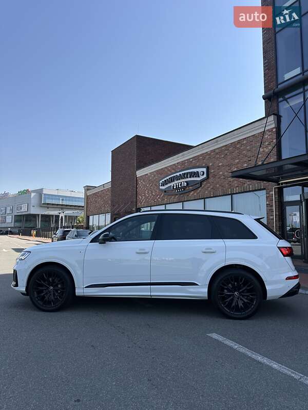 Позашляховик / Кросовер Audi Q7 2022 в Києві