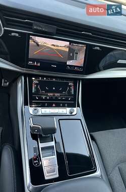 Позашляховик / Кросовер Audi Q7 2022 в 