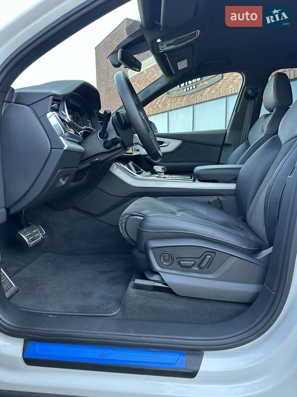 Позашляховик / Кросовер Audi Q7 2022 в Києві