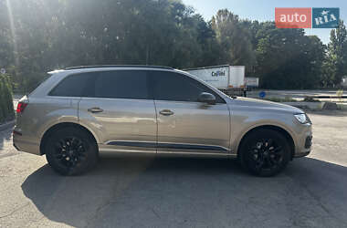Позашляховик / Кросовер Audi Q7 2018 в 