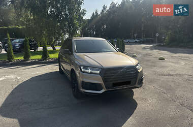 Позашляховик / Кросовер Audi Q7 2018 в 