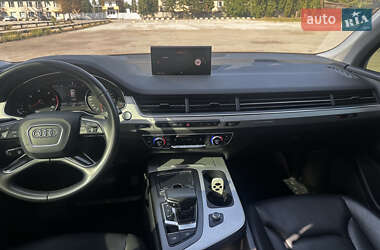 Позашляховик / Кросовер Audi Q7 2018 в 