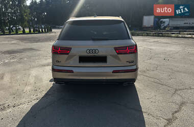 Позашляховик / Кросовер Audi Q7 2018 в 
