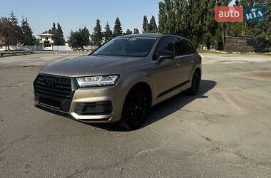 Позашляховик / Кросовер Audi Q7 2018 в 