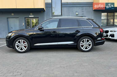 Внедорожник / Кроссовер Audi Q7 2016 в 
