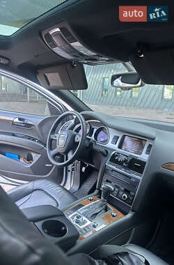 Позашляховик / Кросовер Audi Q7 2010 в 