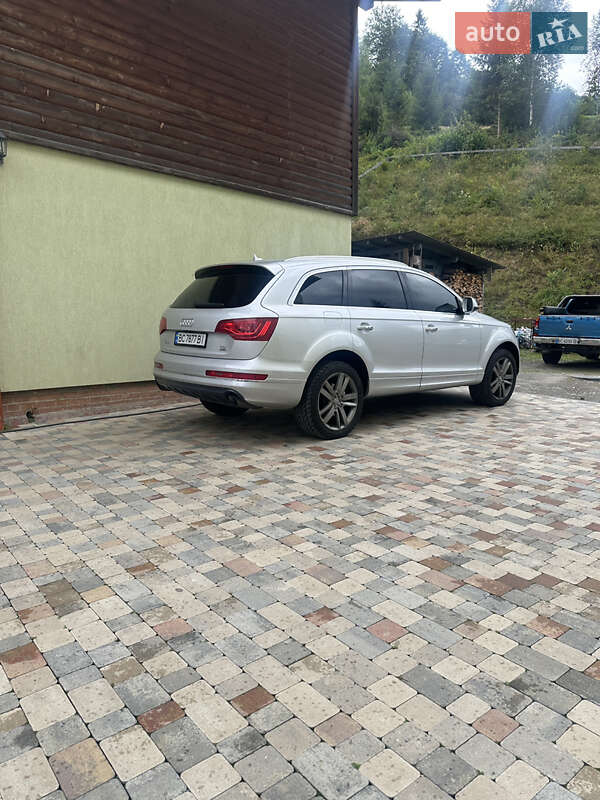 Позашляховик / Кросовер Audi Q7 2010 в 