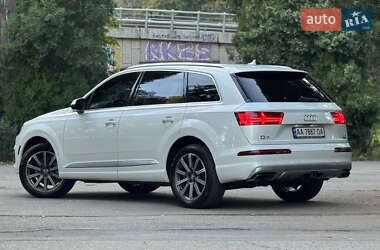 Позашляховик / Кросовер Audi Q7 2016 в 