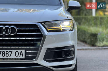 Позашляховик / Кросовер Audi Q7 2016 в 