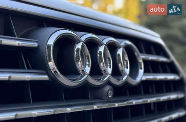 Позашляховик / Кросовер Audi Q7 2016 в 
