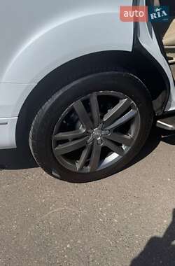 Позашляховик / Кросовер Audi Q7 2013 в 
