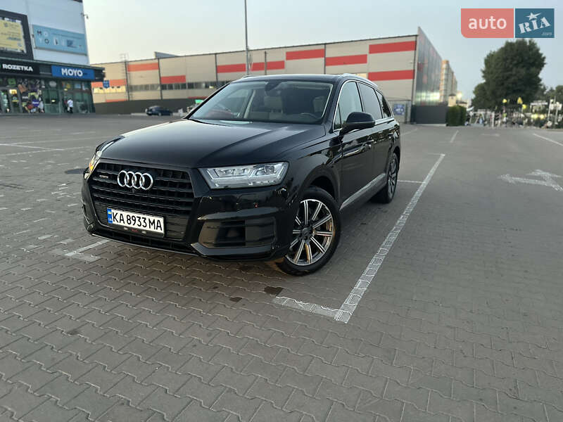 Позашляховик / Кросовер Audi Q7 2016 в 