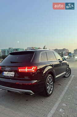 Позашляховик / Кросовер Audi Q7 2016 в 